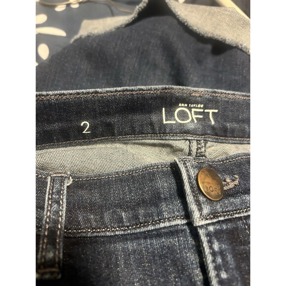 Ann Taylor Loft Women Bermuda Blue Cotton Blend Dark Wash Denim Jeans Shorts 2 - Picture 2 of 4